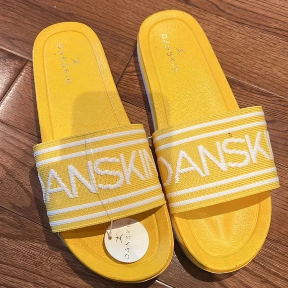 Danskin  side lines yellow slides Sz 10 - Picture 4 of 8